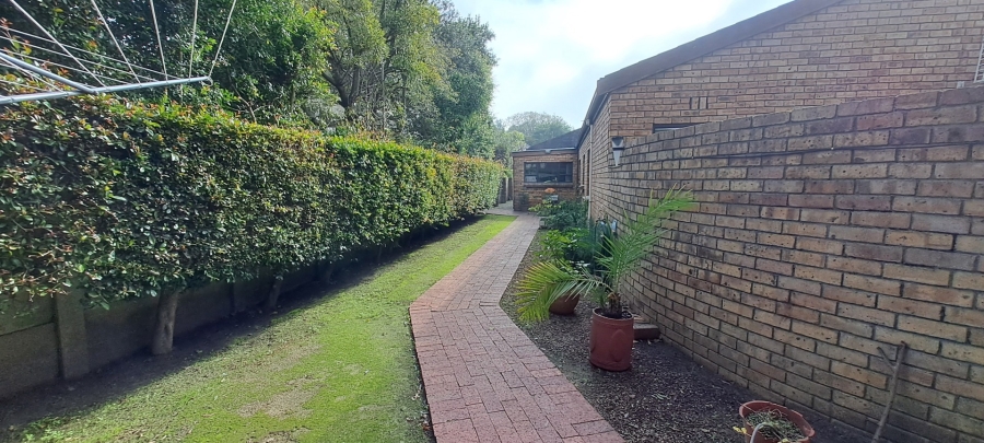 To Let 3 Bedroom Property for Rent in Lemoenkloof Western Cape